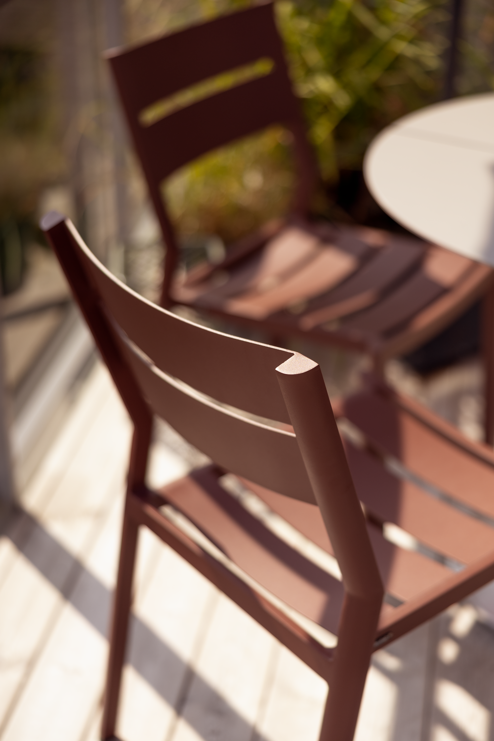 Delia Diningstuhl Zin Red