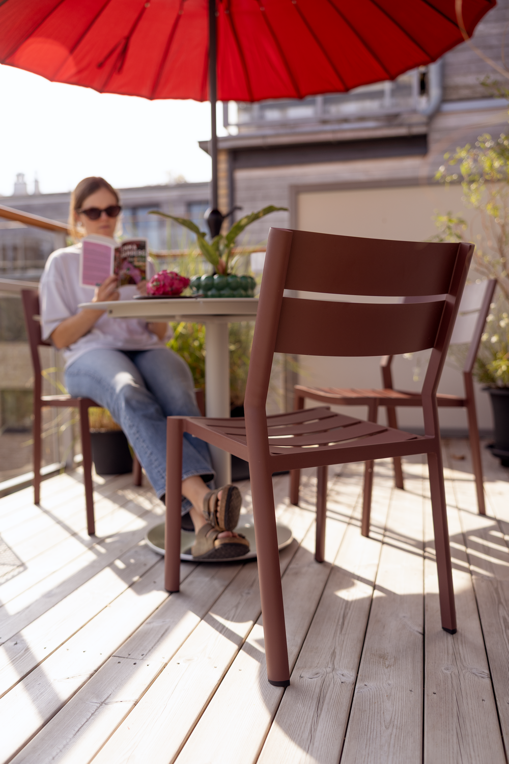 Delia Diningstuhl Zin Red