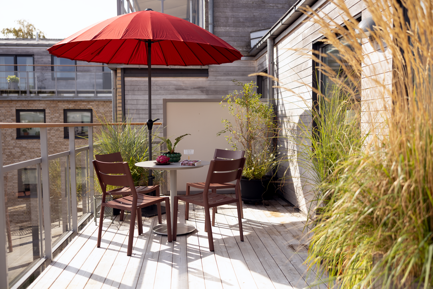 Delia Diningstuhl Zin Red